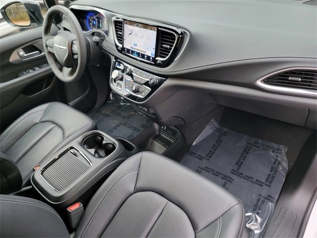 Certified 2024 Chrysler Pacifica Touring-L w/ S Appearance Package image 26