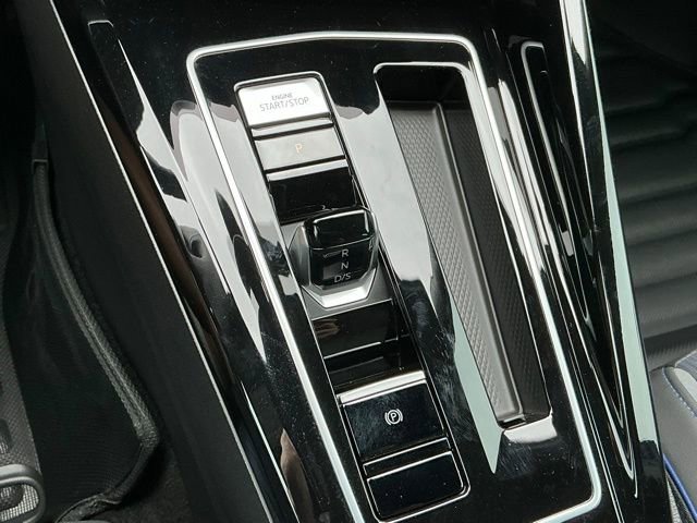 Certified 2025 Volkswagen Golf R Black Edition image 28