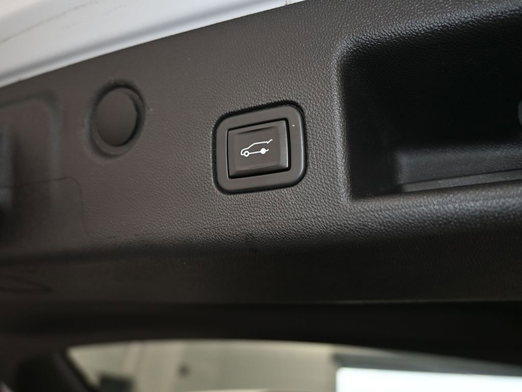 Used 2022 Chevrolet Equinox RS w/ Infotainment Package image 45