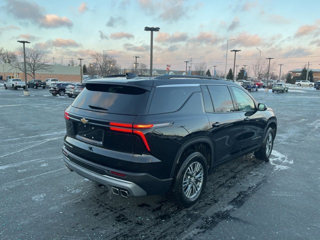 Used 2025 Chevrolet Traverse LT image 5