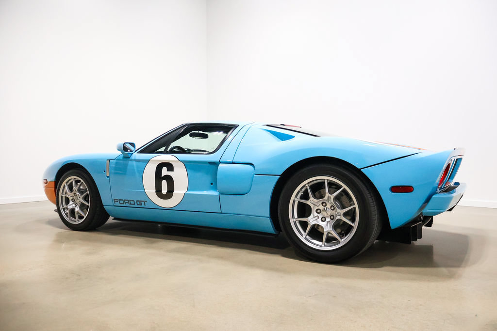 Used 2006 Ford GT RWD image 15