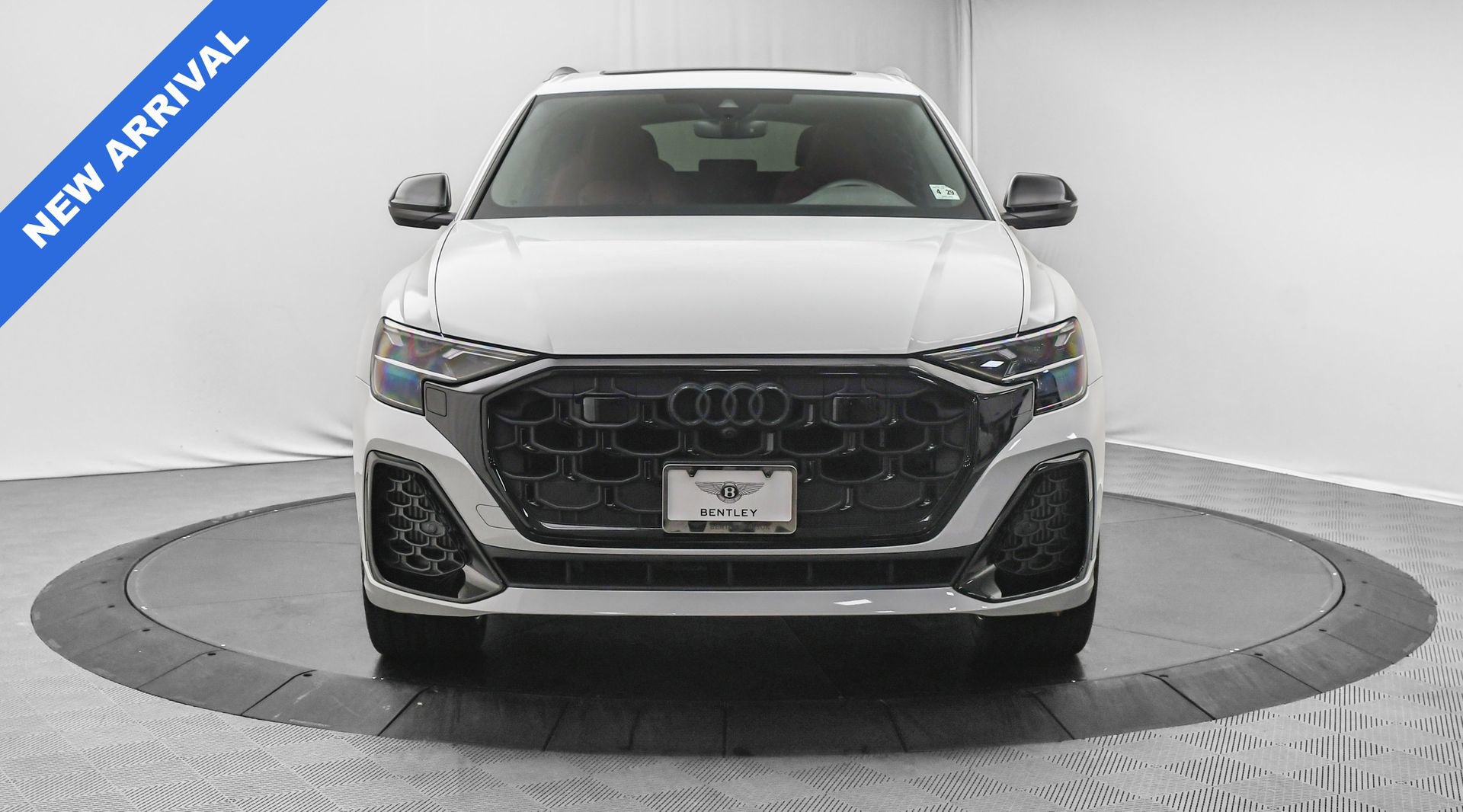 Used 2024 Audi SQ8 Premium Plus w/ Executive Package image 2