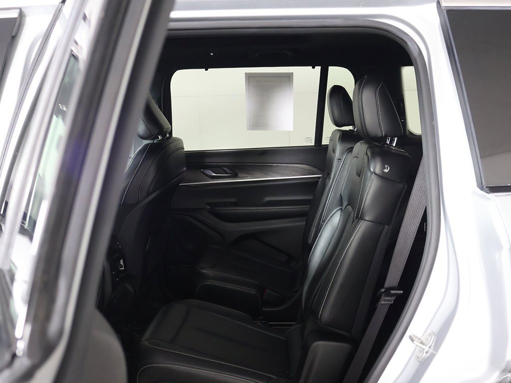 Used 2024 Jeep Grand Cherokee L Limited w/ Luxury Tech Group II image 36