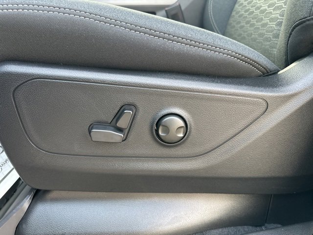 New 2026 RAM 1500 4x4 Crew Cab image 11