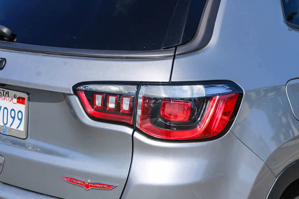 Used 2020 Jeep Compass Trailhawk AWD/4WD image 11