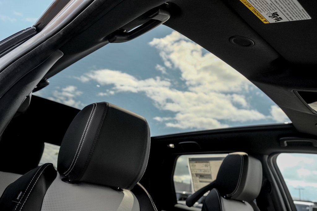 New 2025 Land Rover Discovery Sport Dynamic SE image 24