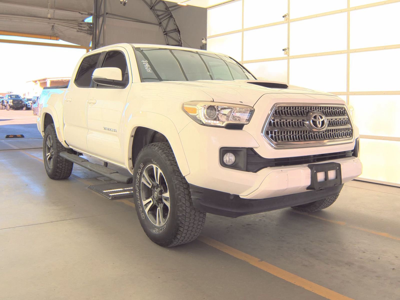 Used 2017 Toyota Tacoma TRD Sport image 4