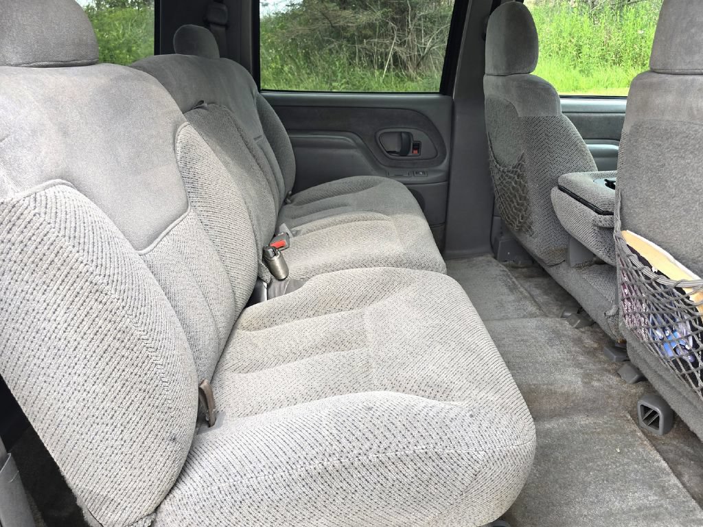 Used 1999 GMC Suburban 4WD w/ Marketing Opt Pkg 2 image 17