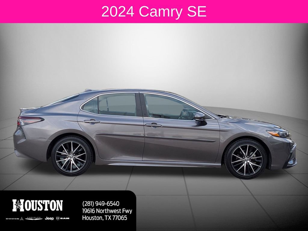 Used 2024 Toyota Camry SE image 2