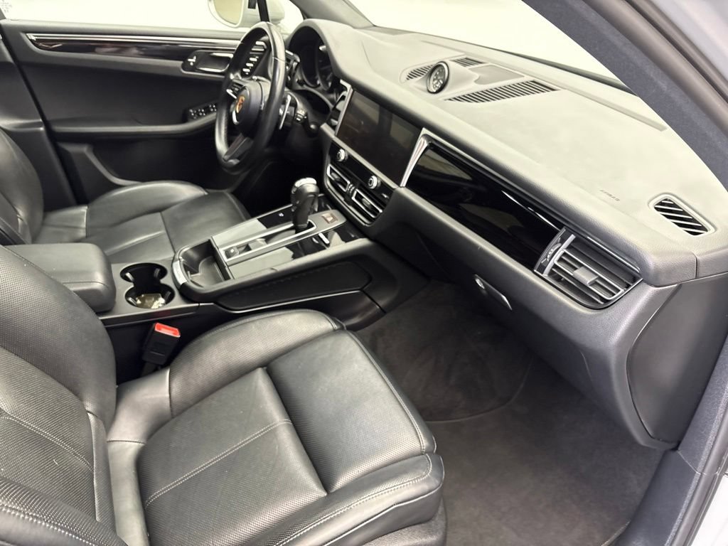 Certified 2023 Porsche Macan AWD/4WD image 25