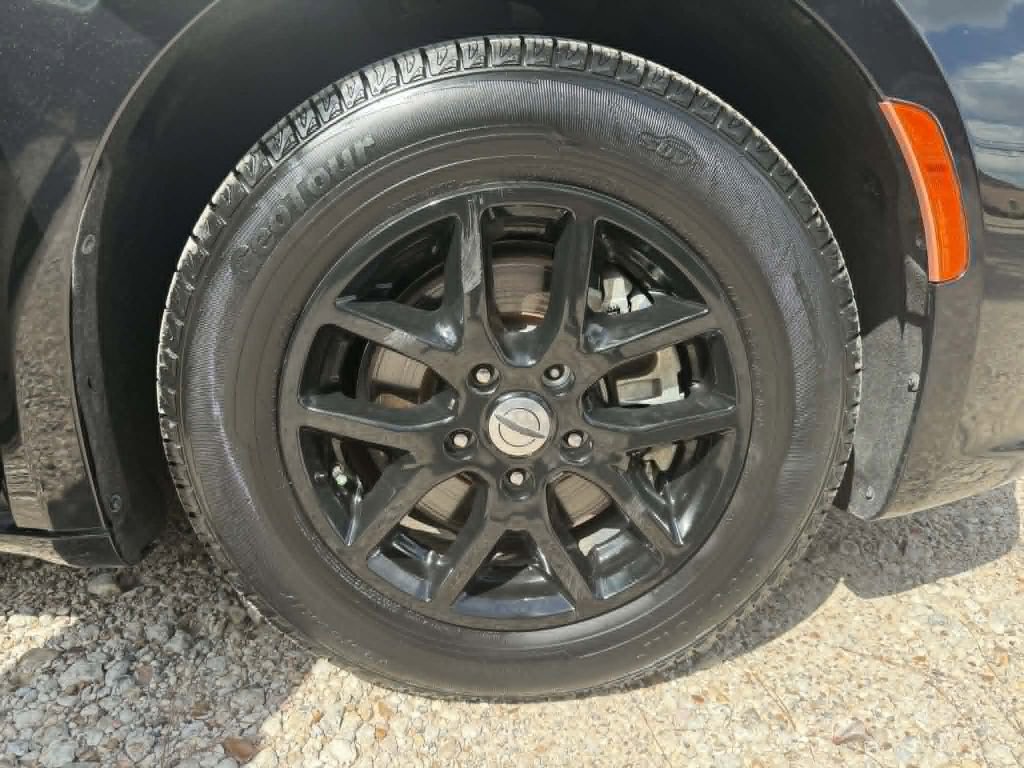 Used 2022 Chrysler Pacifica Touring-L FWD image 36