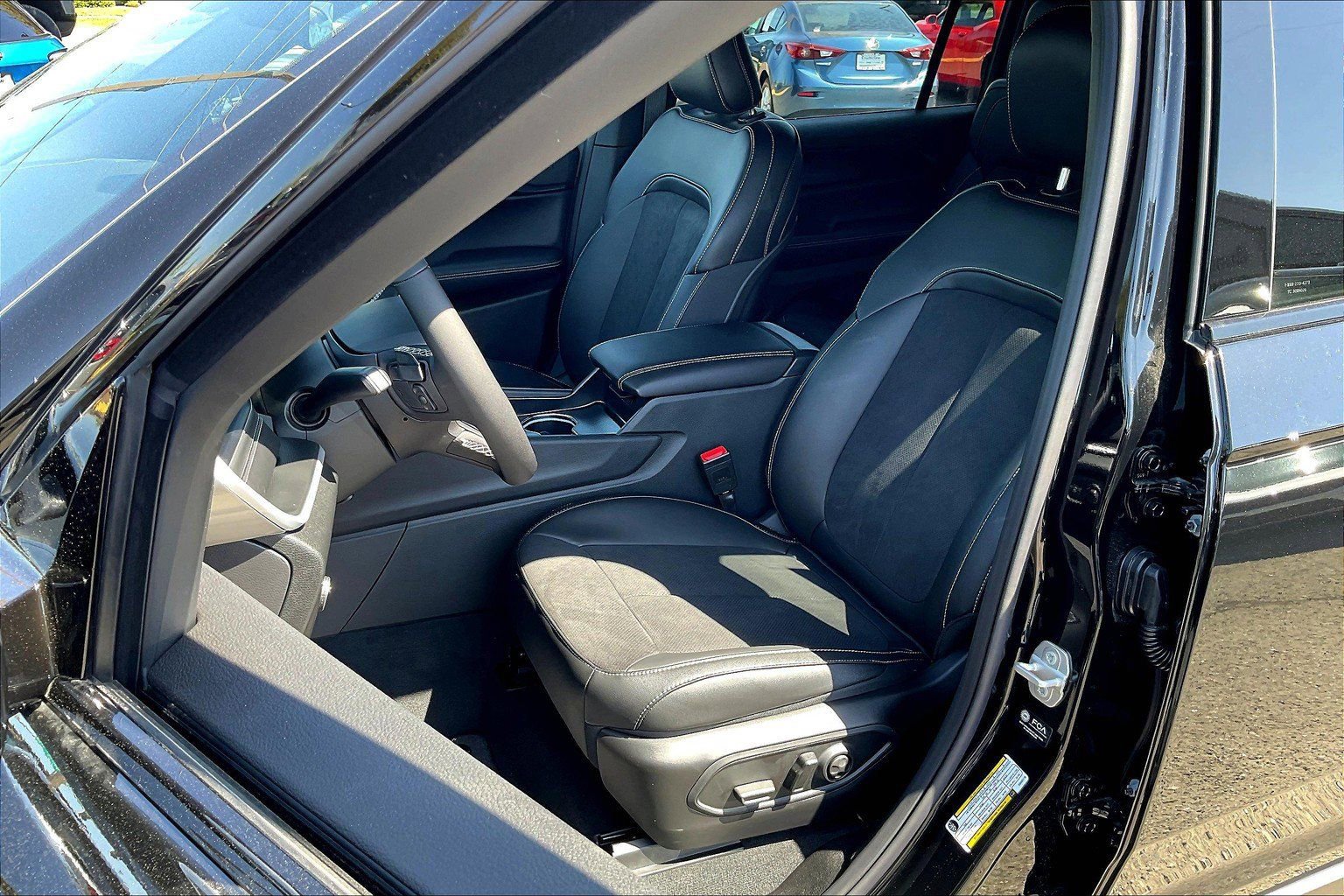 New 2025 Jeep Grand Cherokee L Altitude image 9