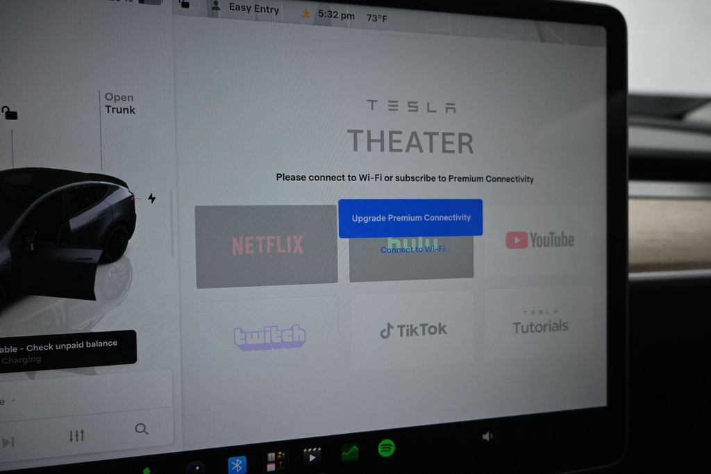 Used 2022 Tesla Model Y Performance AWD/4WD image 15