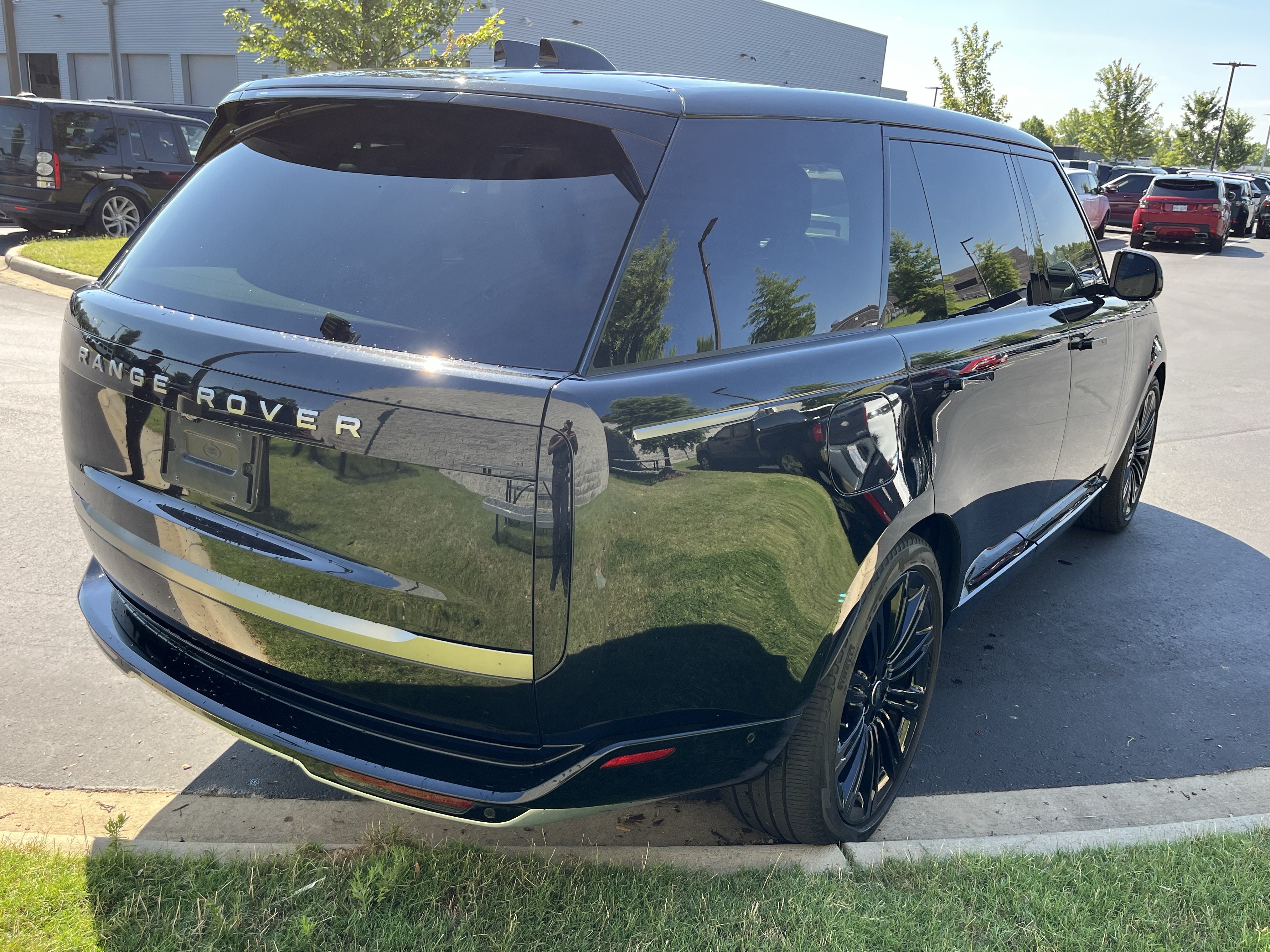 Certified 2024 Land Rover Range Rover Long Wheelbase SE AWD/4WD image 7