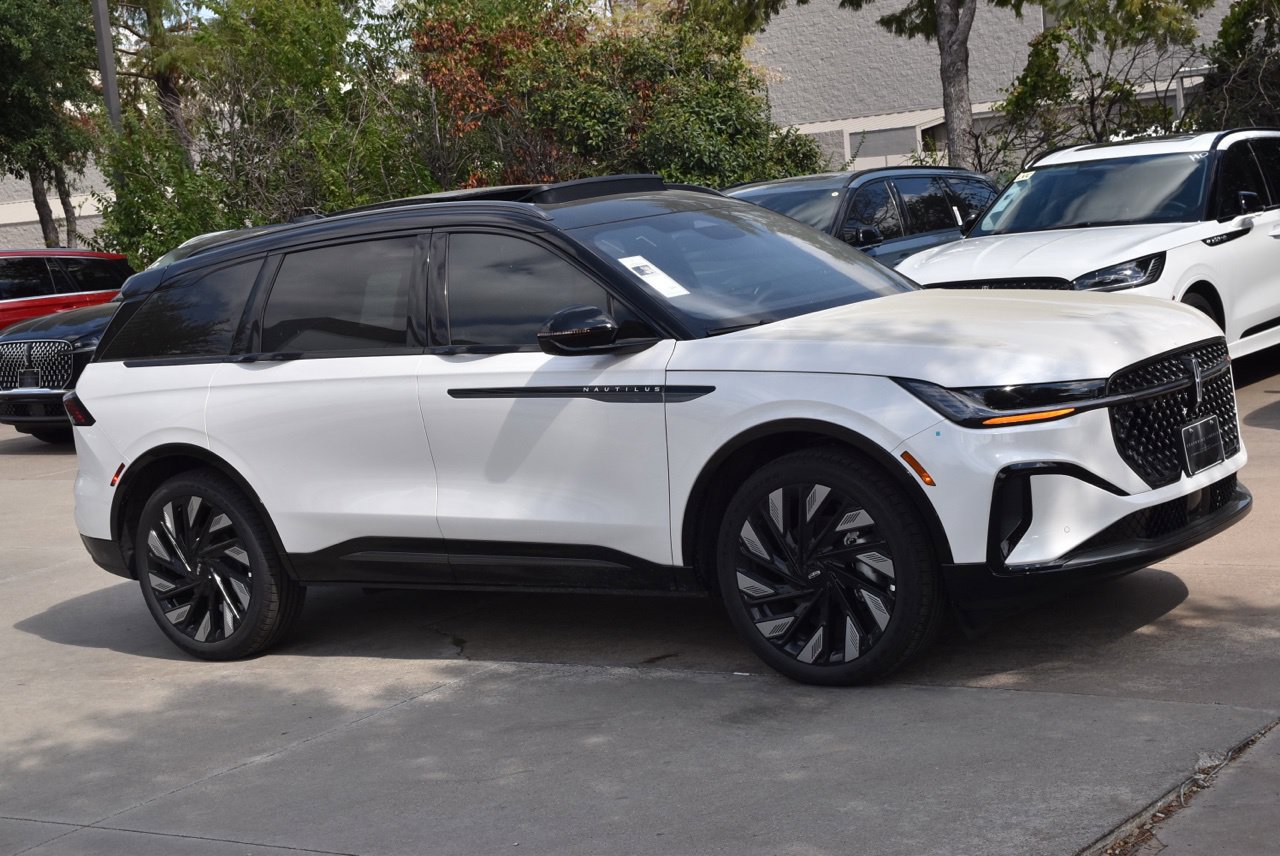 New 2026 Lincoln Nautilus Reserve AWD/4WD image 4