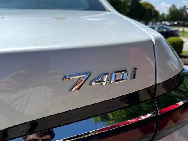 Certified 2025 BMW 740i xDrive AWD/4WD image 7