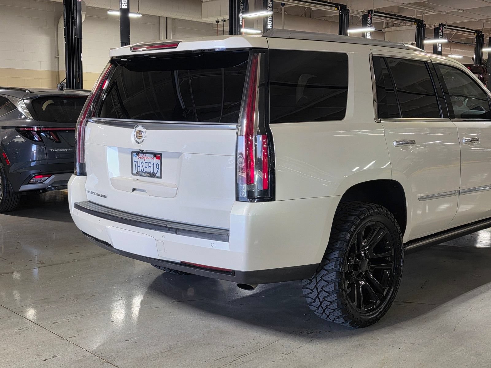 Used 2015 Cadillac Escalade Premium AWD/4WD image 11