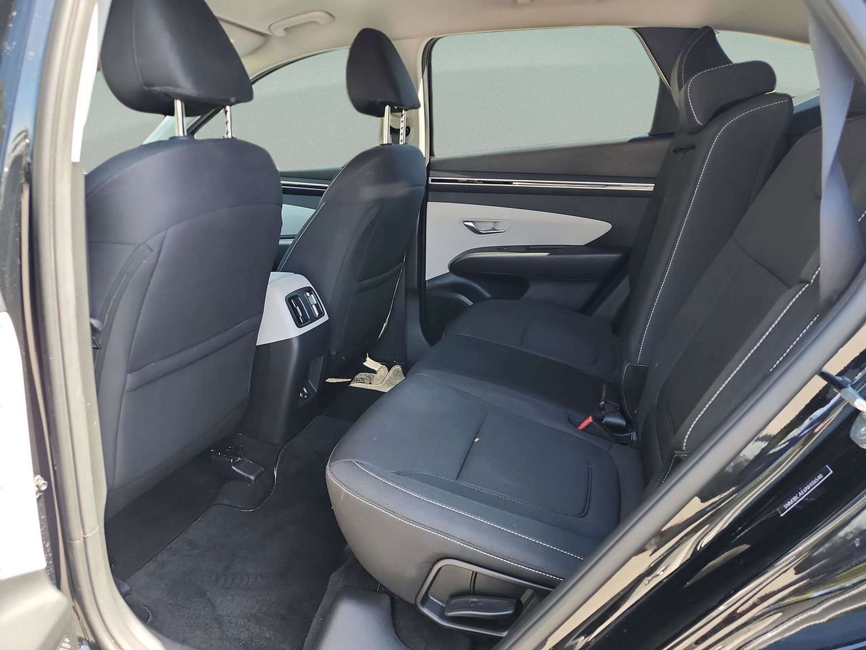 Used 2022 Hyundai Tucson SEL w/ Cargo Package AWD/4WD image 16