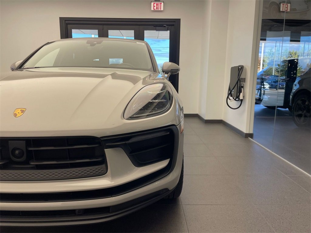 Used 2025 Porsche Macan image 22