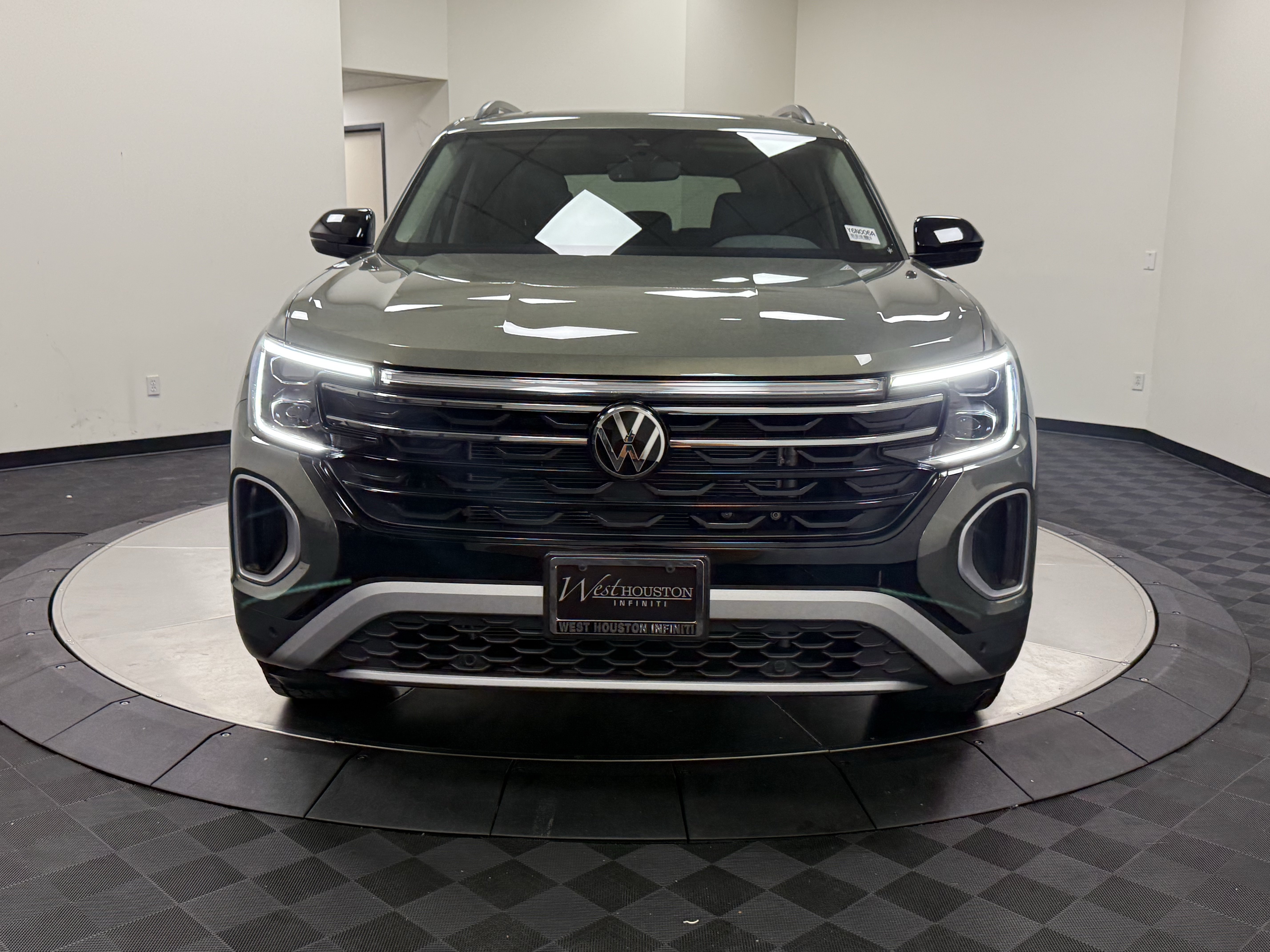 Used 2026 Volkswagen Atlas Peak Edition AWD/4WD image 2