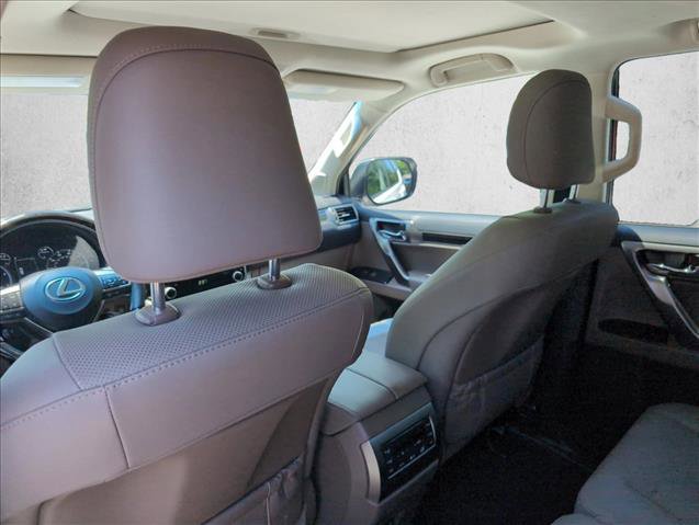 Used 2022 Lexus GX 460 Premium w/ Premium Package AWD/4WD image 17