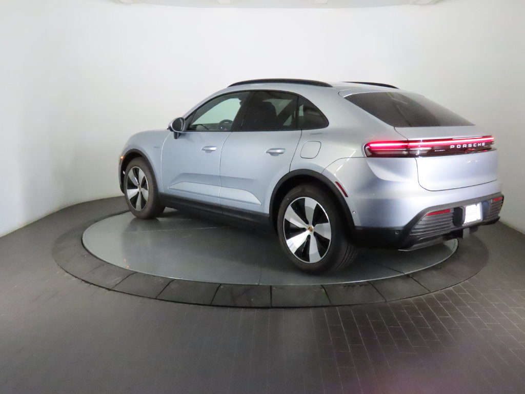 New 2026 Porsche Macan 4 Electric AWD/4WD image 3