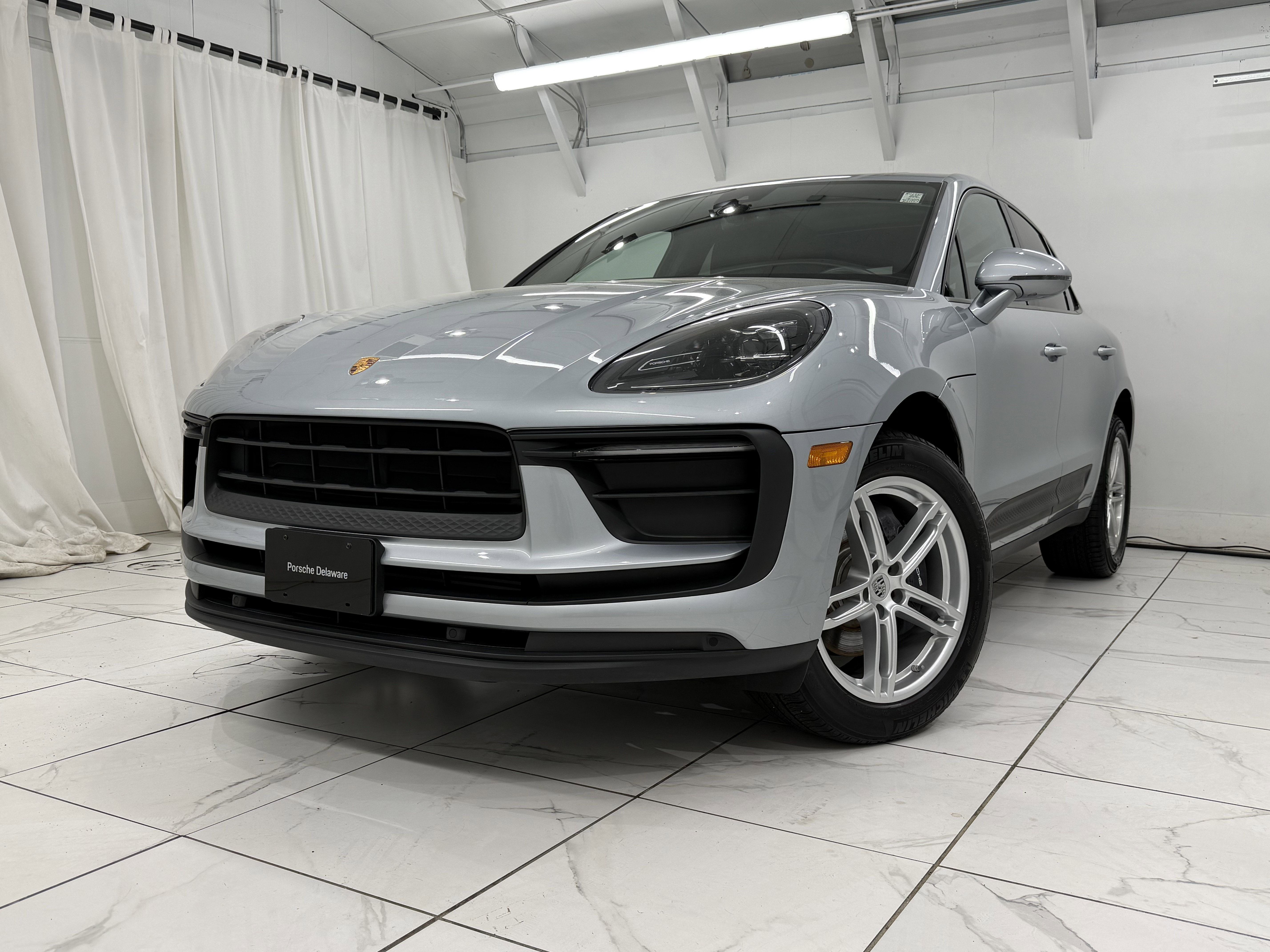 Certified 2022 Porsche Macan image 8