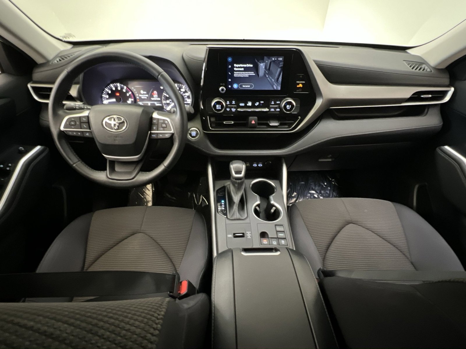 Used 2023 Toyota Highlander LE image 21