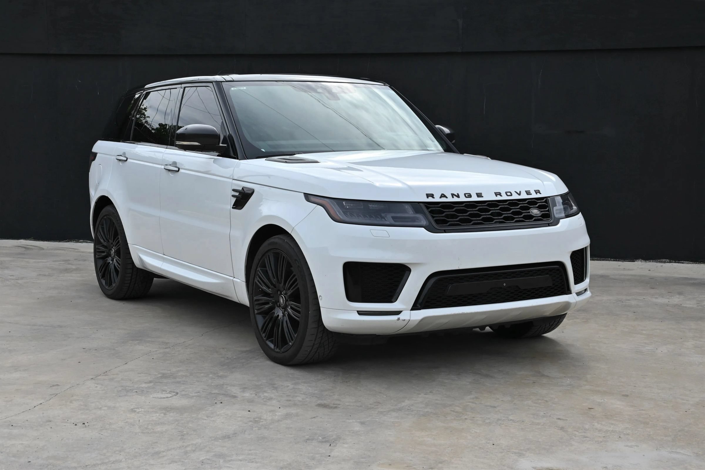 Used 2019 Land Rover Range Rover Sport HSE Dynamic AWD/4WD image 2