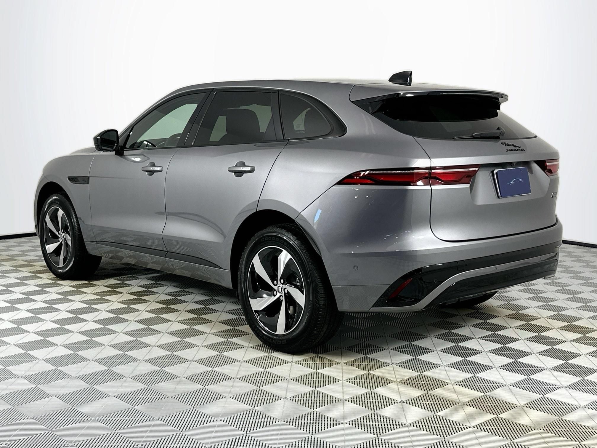 Certified 2026 Jaguar F-PACE R-Dynamic S AWD/4WD image 7