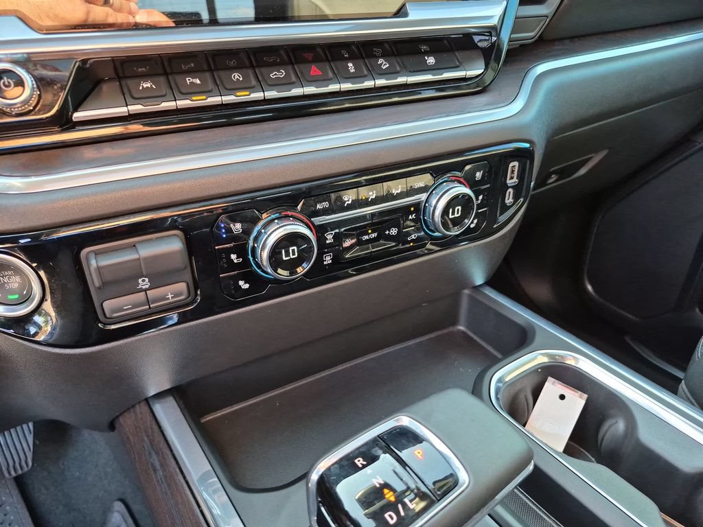 Used 2025 GMC Sierra 1500 SLT AWD/4WD image 29
