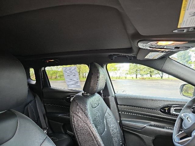Used 2024 Jeep Compass Limited AWD/4WD image 13