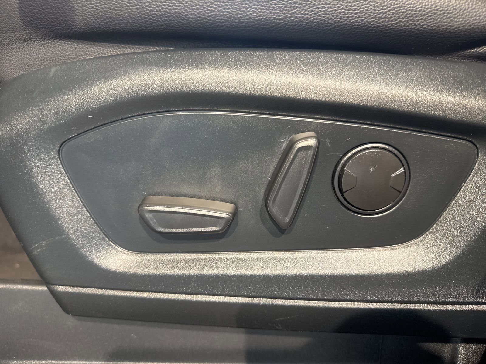 Used 2023 Ford Explorer Limited w/ Equipment Group 301A image 24