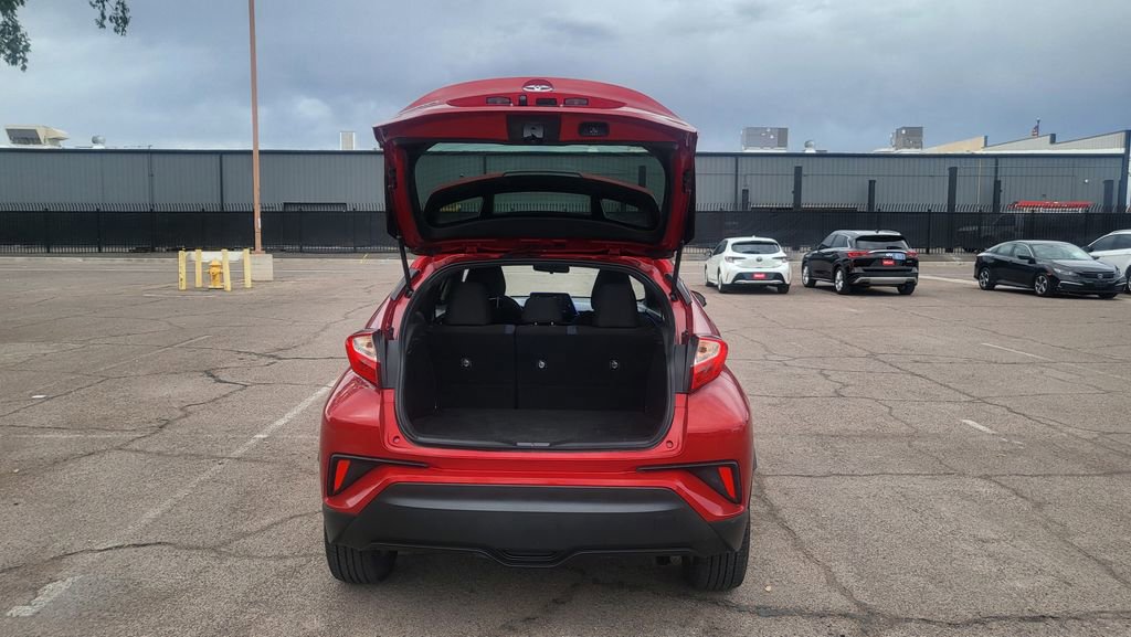 Used 2020 Toyota C-HR XLE FWD image 11