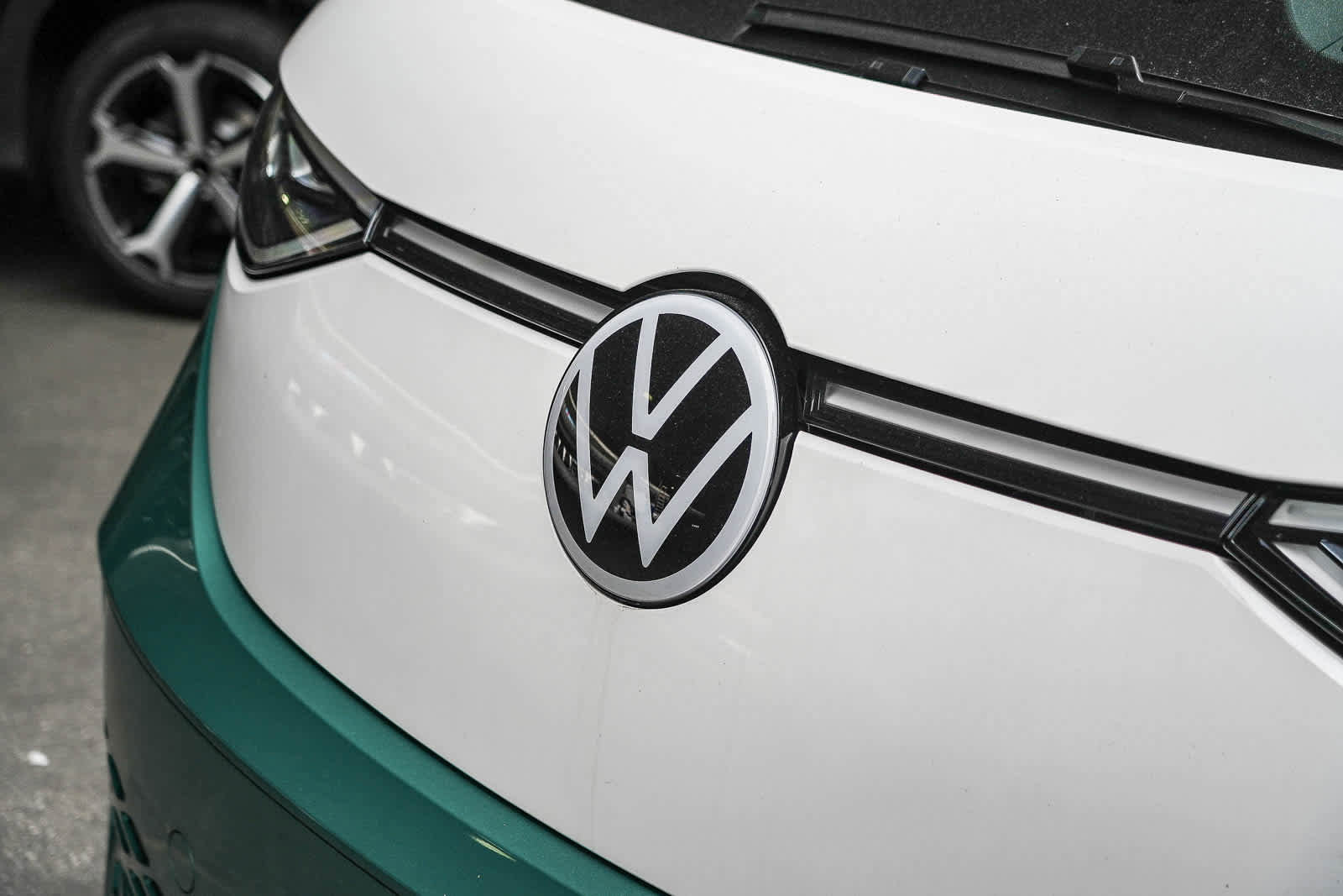 New 2025 Volkswagen ID. Buzz Pro S Plus AWD/4WD image 3