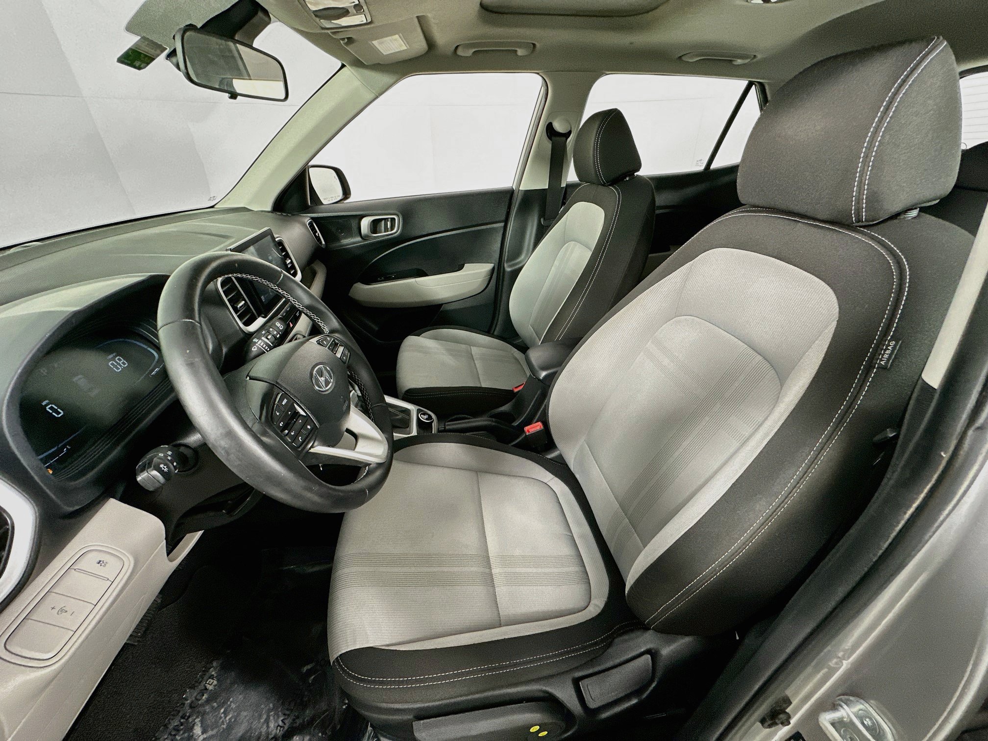 Used 2023 Hyundai Venue SEL FWD image 19