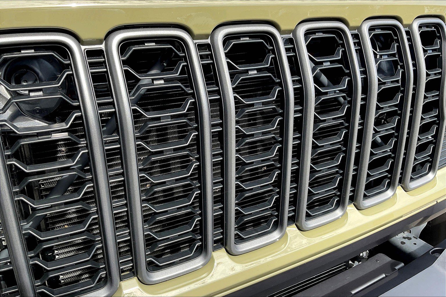 Certified 2025 Jeep Gladiator Sport image 24