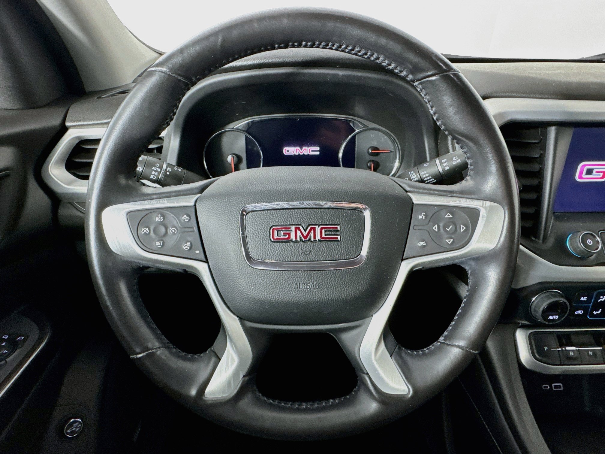 Used 2021 GMC Acadia SLT w/ Technology Package FWD image 11