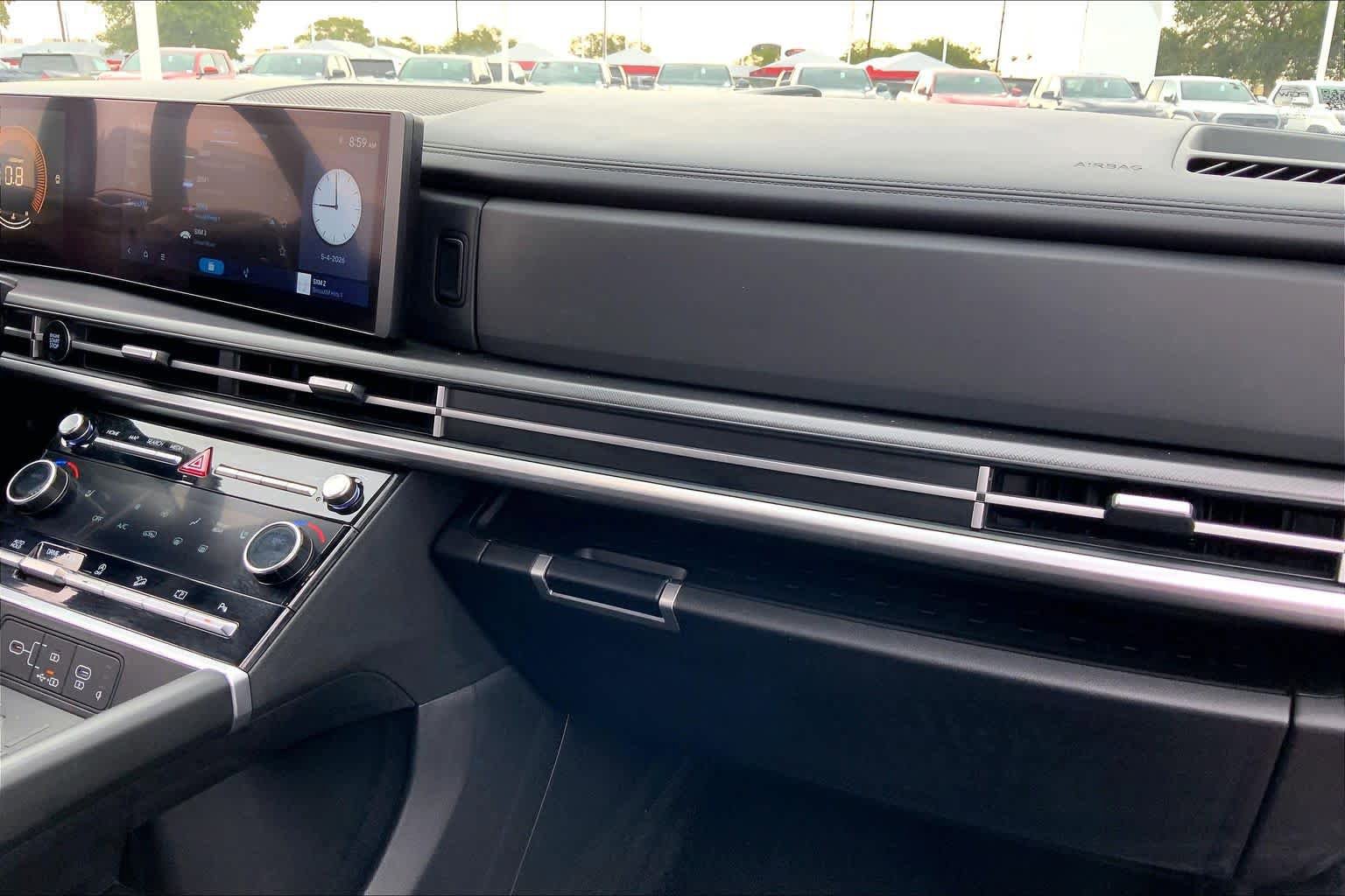 Used 2025 Hyundai Santa Fe SEL FWD image 19