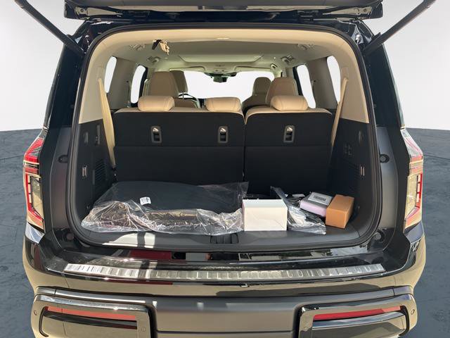 New 2025 Nissan Armada Platinum w/ Convenience Package image 6