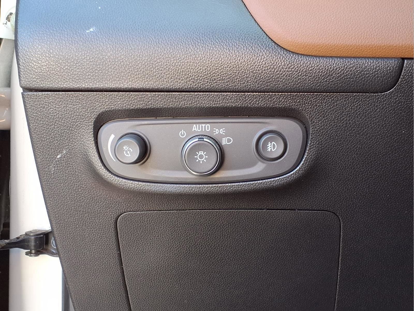 Used 2021 Buick Encore GX Essence w/ Experience Buick Package image 16