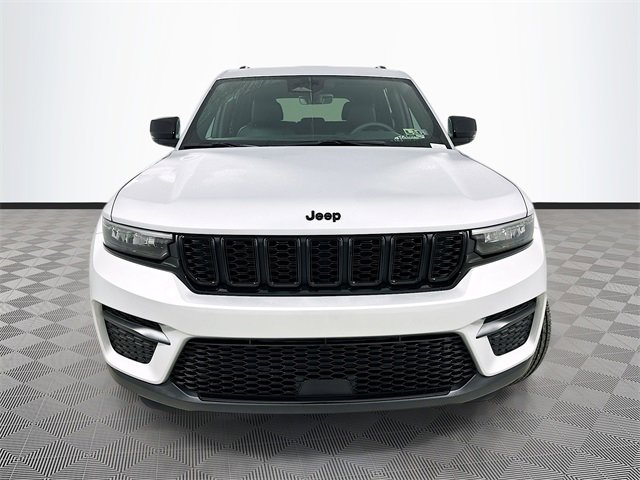New 2025 Jeep Grand Cherokee Altitude image 2