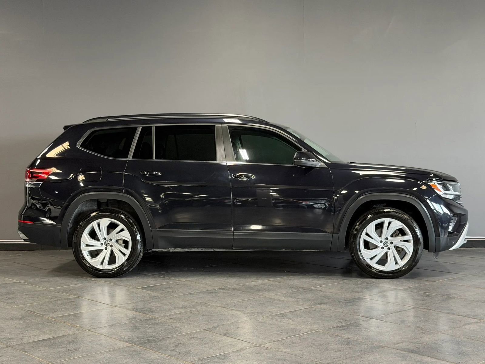 Used 2021 Volkswagen Atlas SE w/ Towing Package FWD image 5
