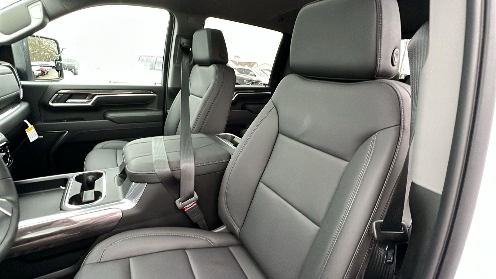 New 2026 Chevrolet Silverado 3500 LTZ w/ LTZ Plus Package AWD/4WD image 15