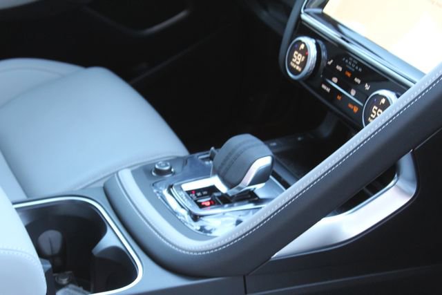 Used 2024 Jaguar E-PACE R-Dynamic SE image 25