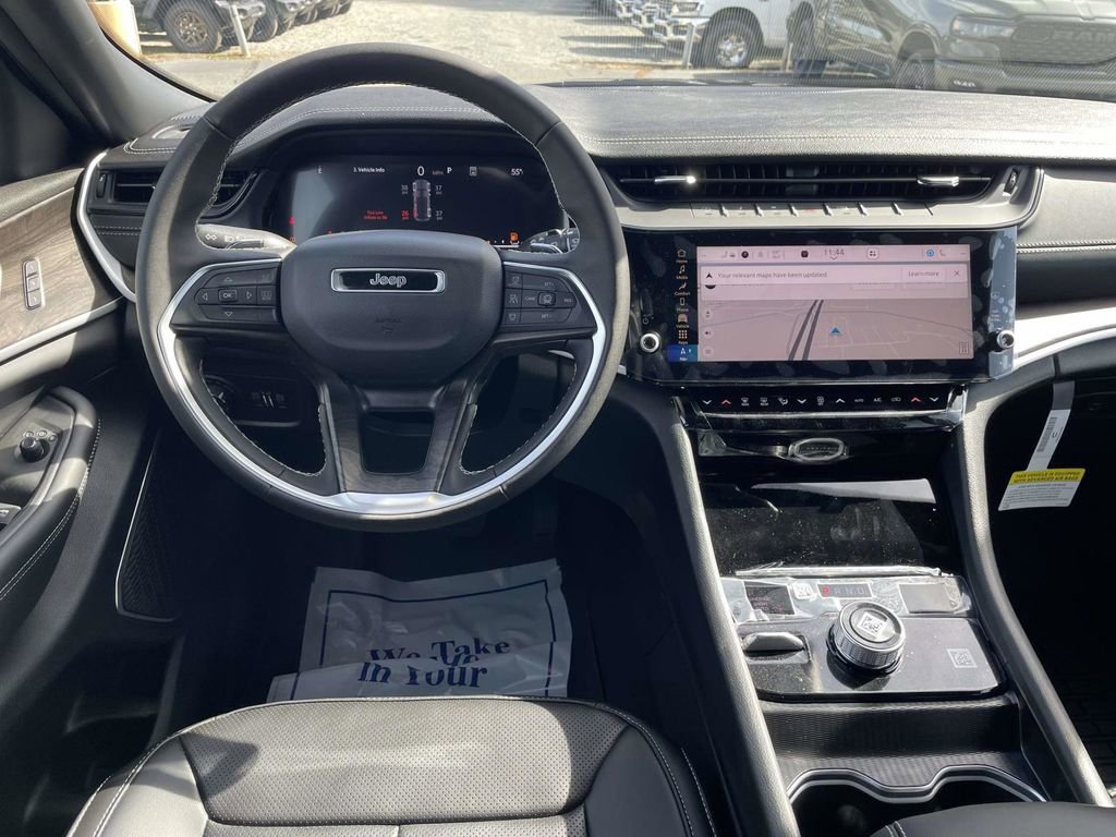 New 2026 Jeep Grand Cherokee Limited w/ Luxury Tech Group II image 21