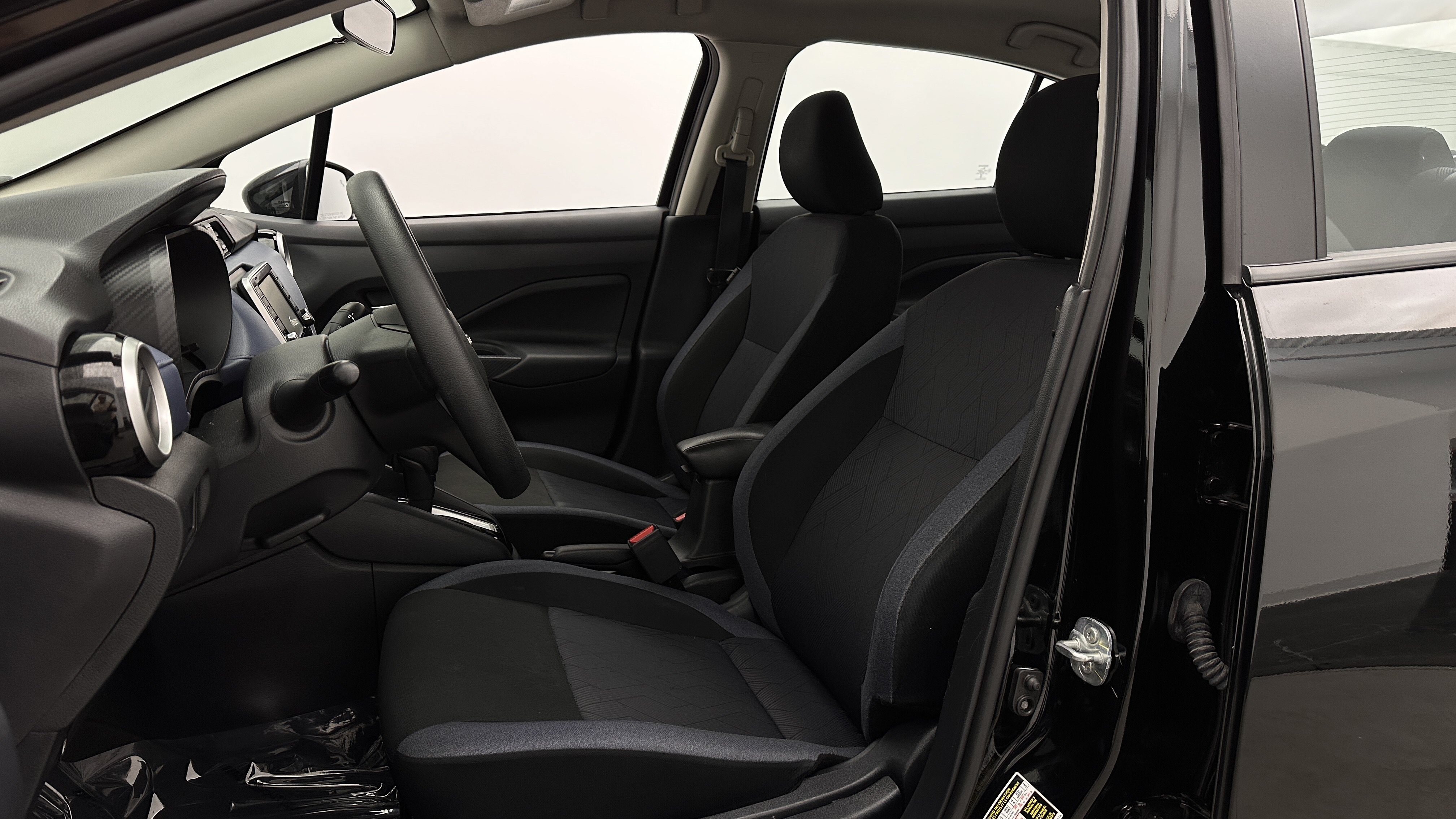 Used 2025 Nissan Versa SV FWD image 15