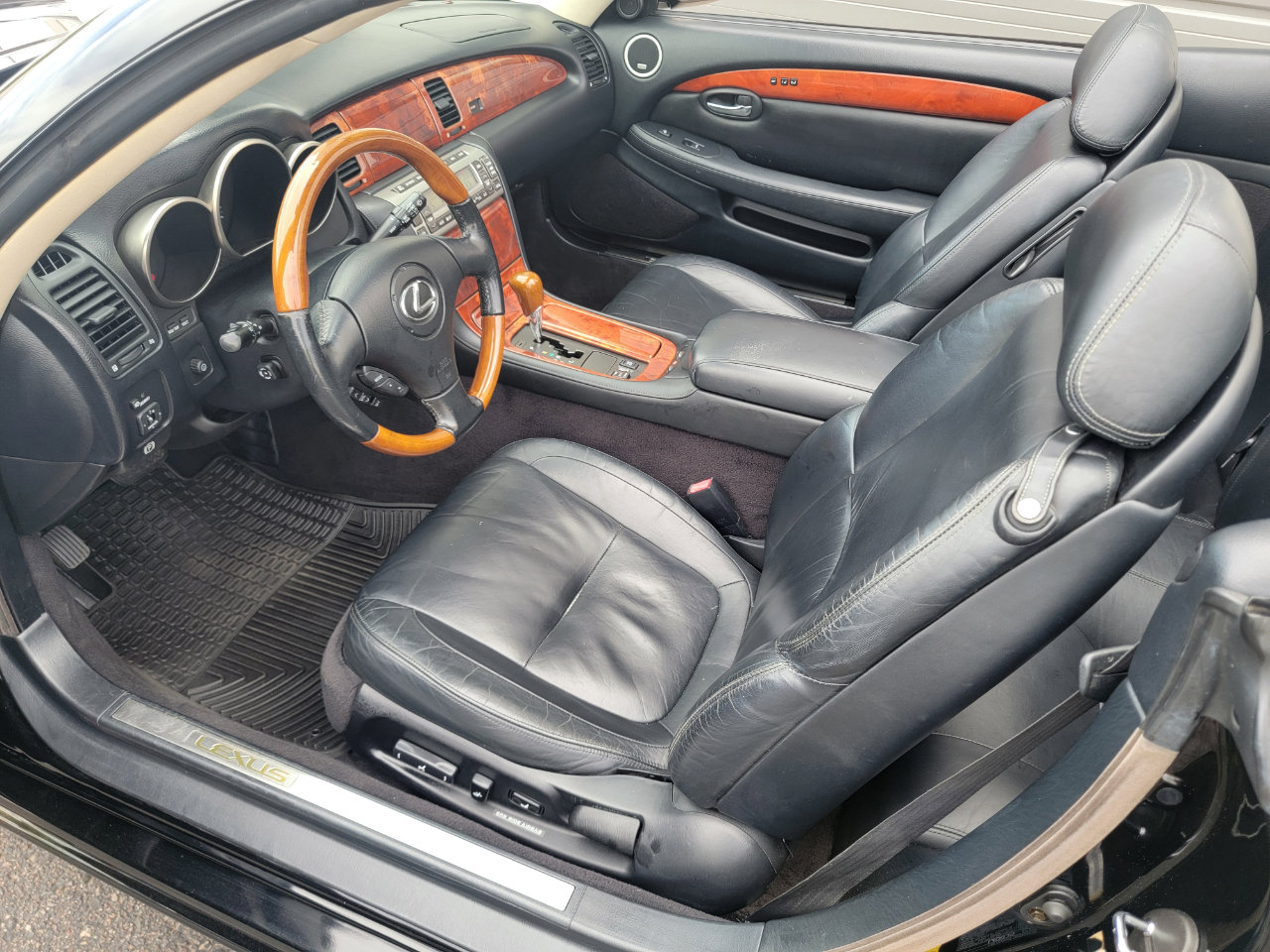 Used 2004 Lexus SC 430 Convertible image 25