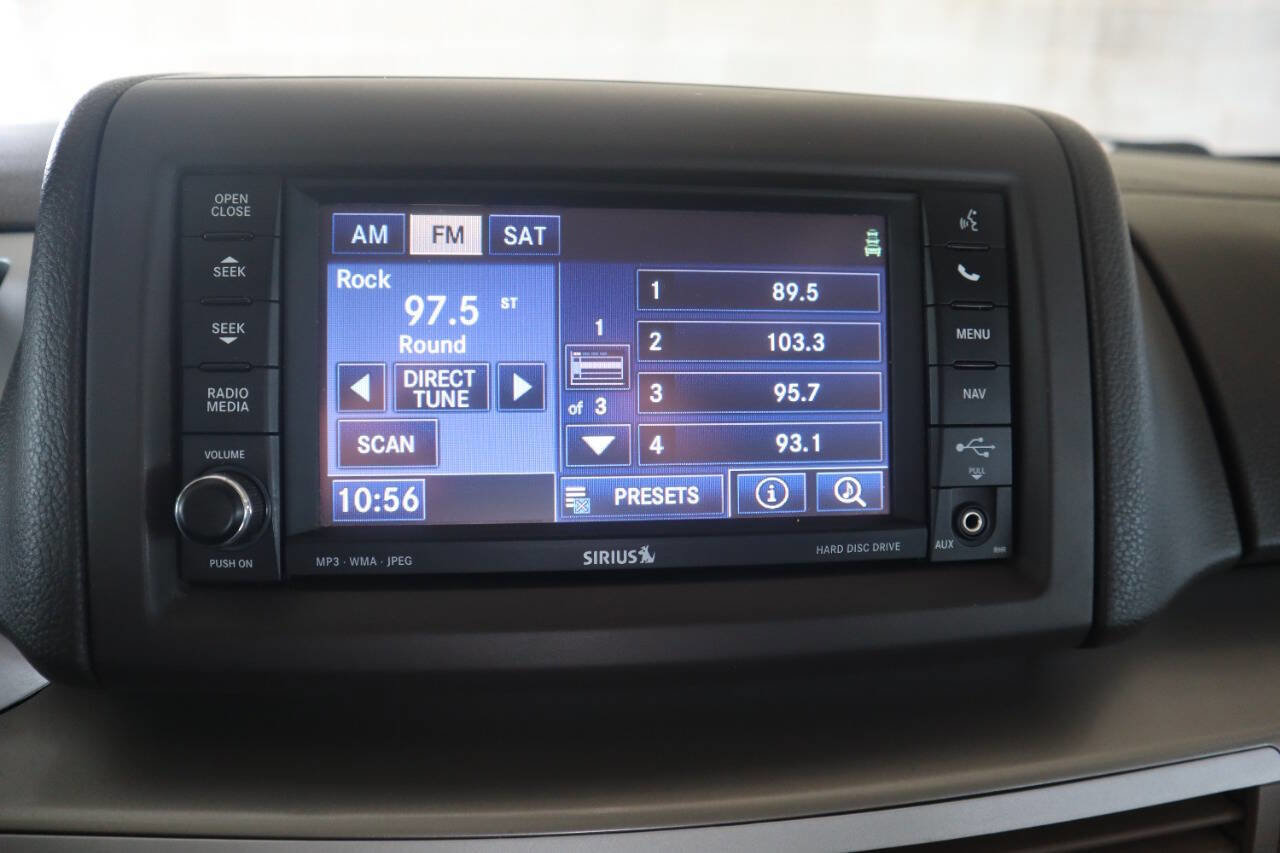 Used 2012 Volkswagen Routan SEL FWD image 38