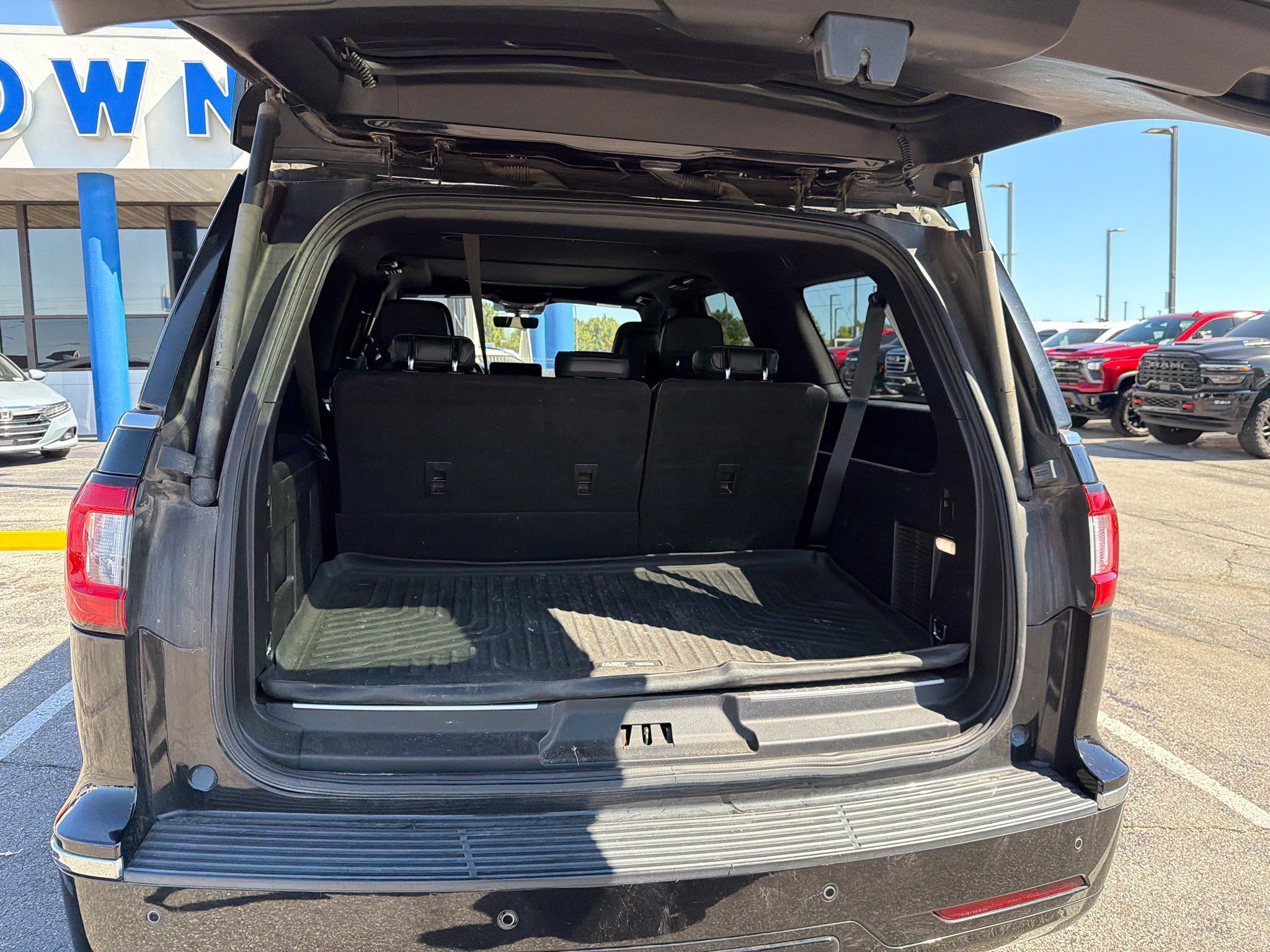 Used 2018 Lincoln Navigator L Reserve w/ Technology Package AWD/4WD image 6